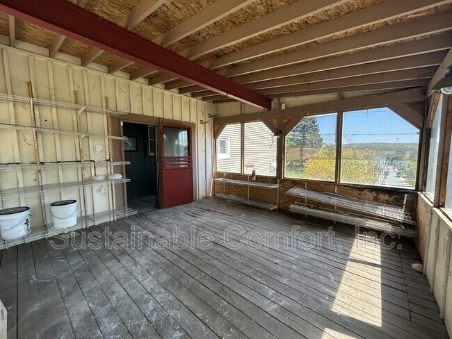Building Photo - 16 Carlstad St
