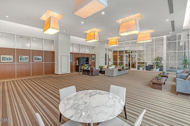 Building Photo - 801 S Grand Ave