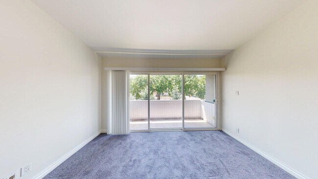 Building Photo - 2 + 2.5 Spacious Studio City Unit Minutes ...