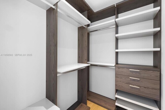 Building Photo - 418 Sunset Dr