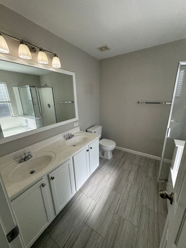 Building Photo - Nice Open  1 story 3 bedroom 2 bath in wes...