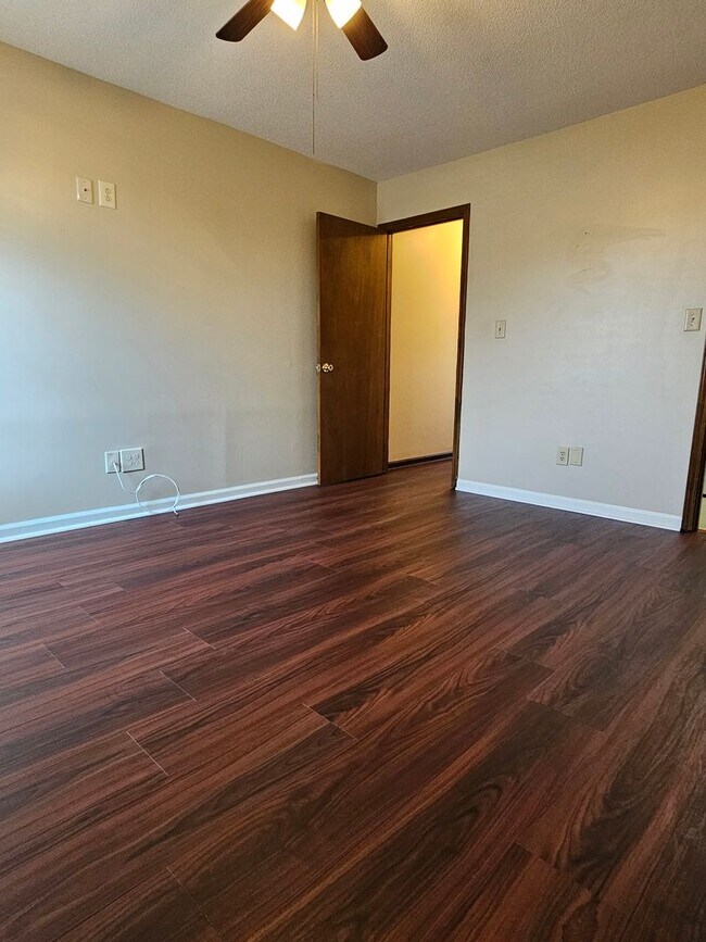 Building Photo - 508 Independence Ct