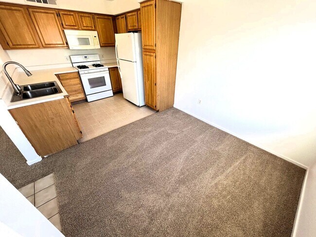Building Photo - Second-Floor Condo with Private Balcony in Gated Canyon Willows Communit