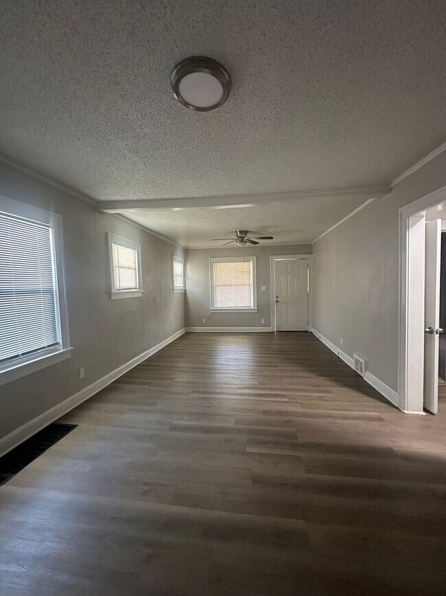 Building Photo - Cute Midtown 3 Bedroom Home For Rent!