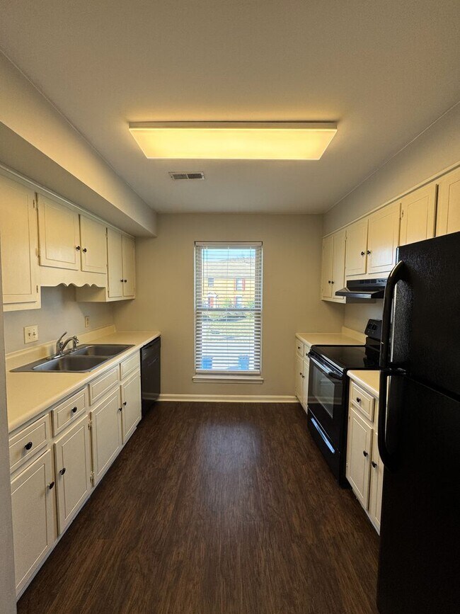 Building Photo - Available For Immediate Move-In!