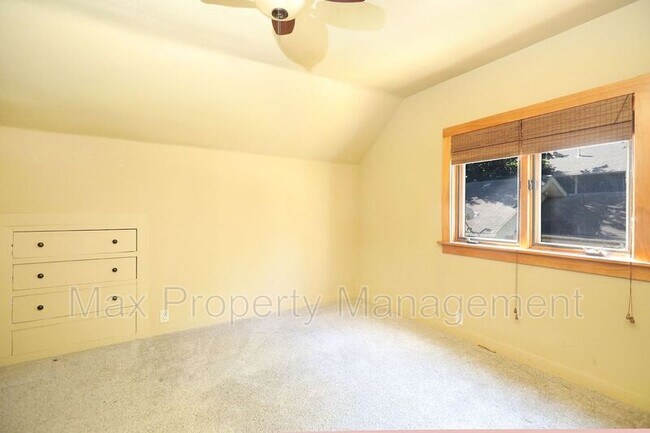 Building Photo - 660 27th St