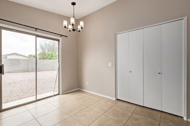 Building Photo - Freshly Remodeled Home in Apache Junction