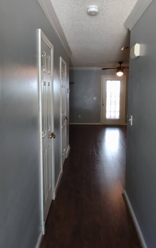 Building Photo - 1219 Camelot Ct NE