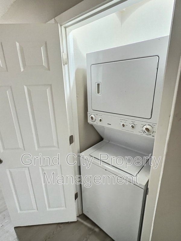 Building Photo - 915 Pope St