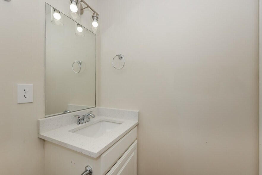 Building Photo - 492 Cedar Park Cir