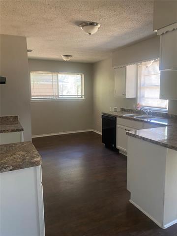 Building Photo - 939 E Red Bird Ln