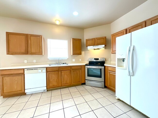 Building Photo - **APPLICATION RECEIVED** *MOVE IN SPECIAL* Spacious 3BR Two-Story Near Lackland AFB with Fenced B...