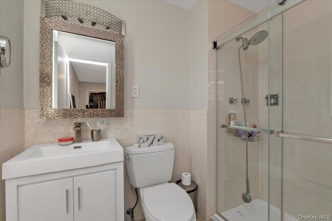 Building Photo - 817 Glenridge Ave