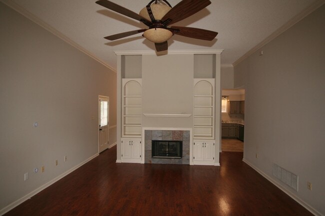 Building Photo - 6776 Dianna Dr