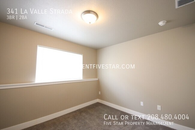 Building Photo - 341 La Valle Strada