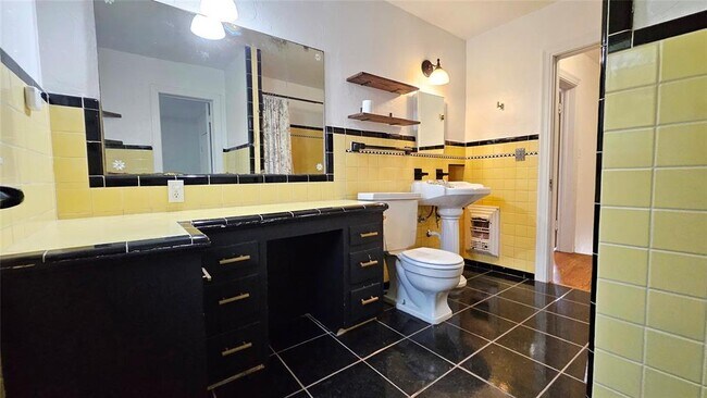 Building Photo - 2108 NW 25th St