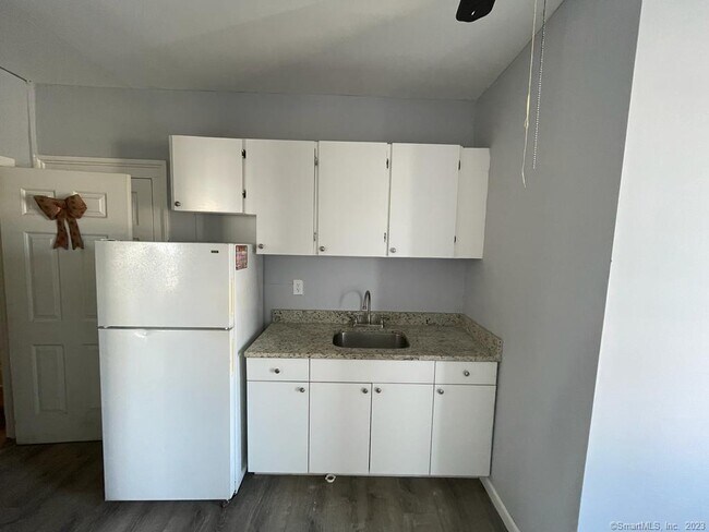 Building Photo - 358 Grand St