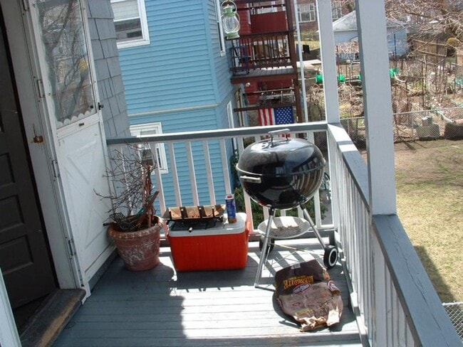 Building Photo - Pets-Friendly, Porch, Laundry on a Site, Parking for Rent, Yard