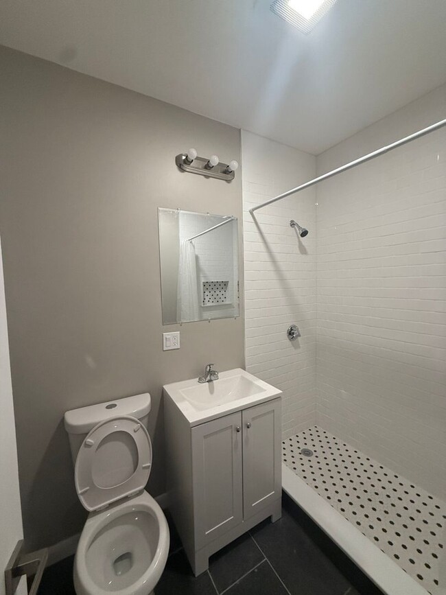 Building Photo - Cozy Jamaica Plan 1 Bed