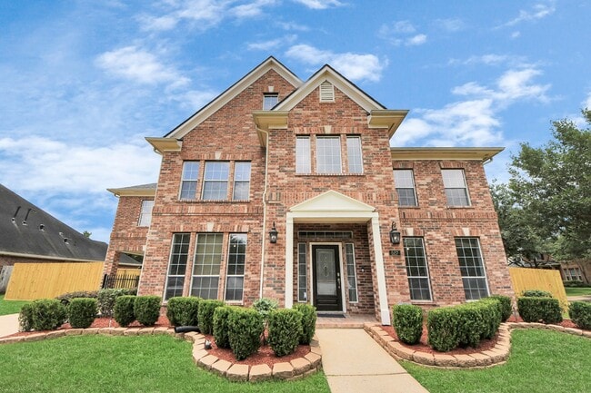 Building Photo - 527 Little River Ct