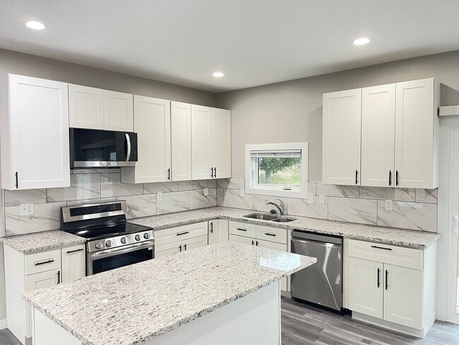 Building Photo - Move-in special offer!!! Newly rebuilt hou...