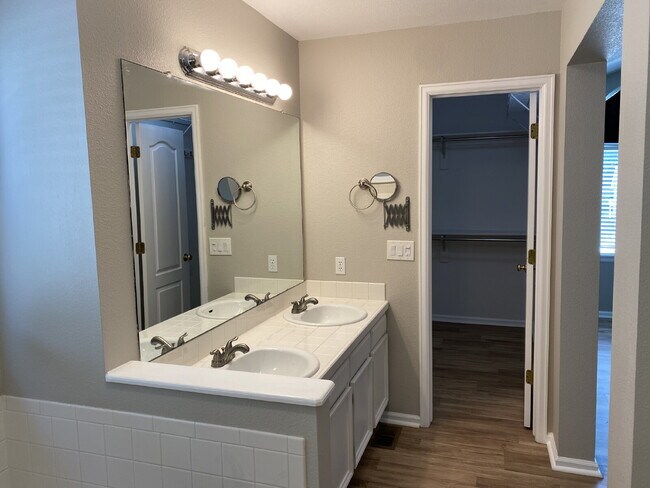 Building Photo - Highlands Ranch Home Available Now!