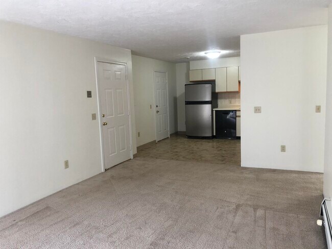 Building Photo - 385 Huse Rd