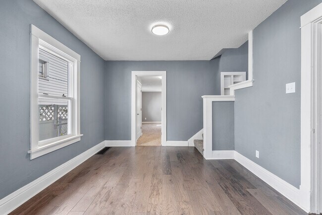 Building Photo - 174 Grove Ave