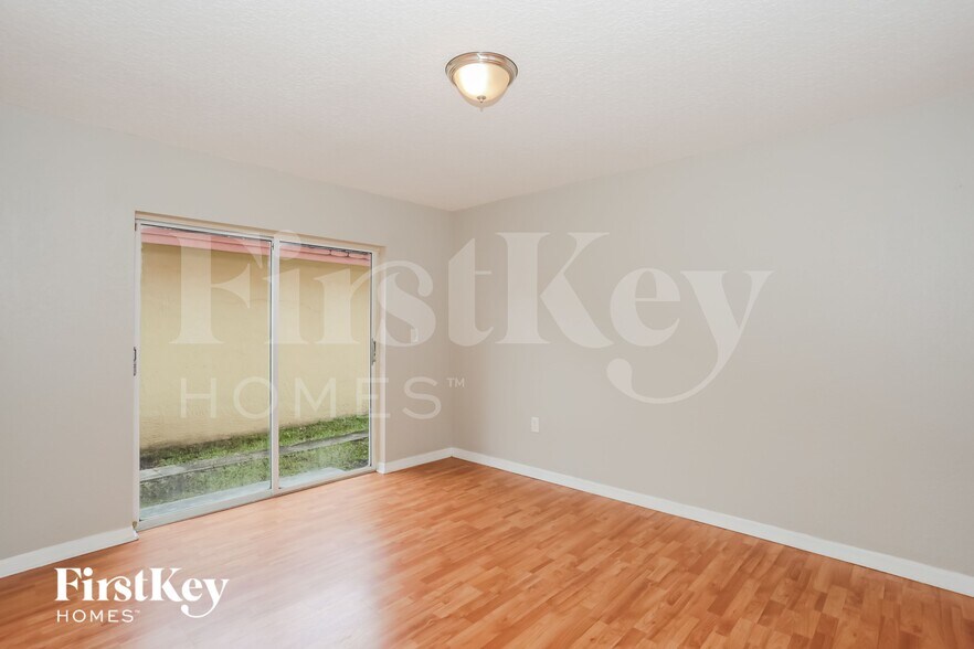 Building Photo - 15565 SW 138th Ave