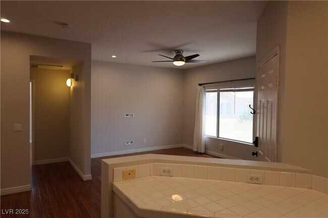 Building Photo - 251 S Green Valley Pkwy