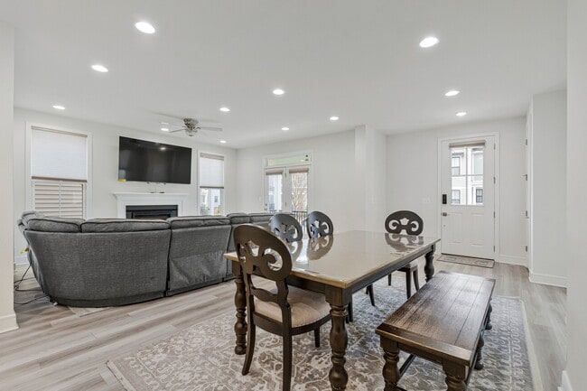 Building Photo - 22956 Aurora Vw Dr