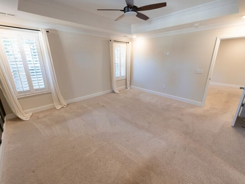 Building Photo - 711 Elderberry Dr