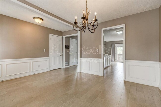 Building Photo - 2540 Alvecot Cir SE