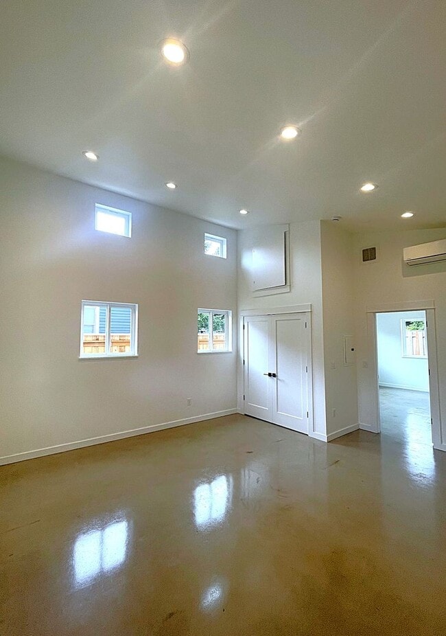 Building Photo - Brand New - 2 bedroom, AC, Full Kitchen * ...