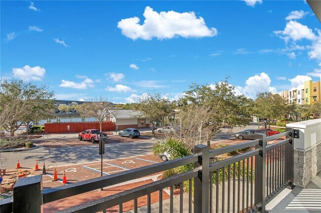 Building Photo - 320 Center Lake Ln