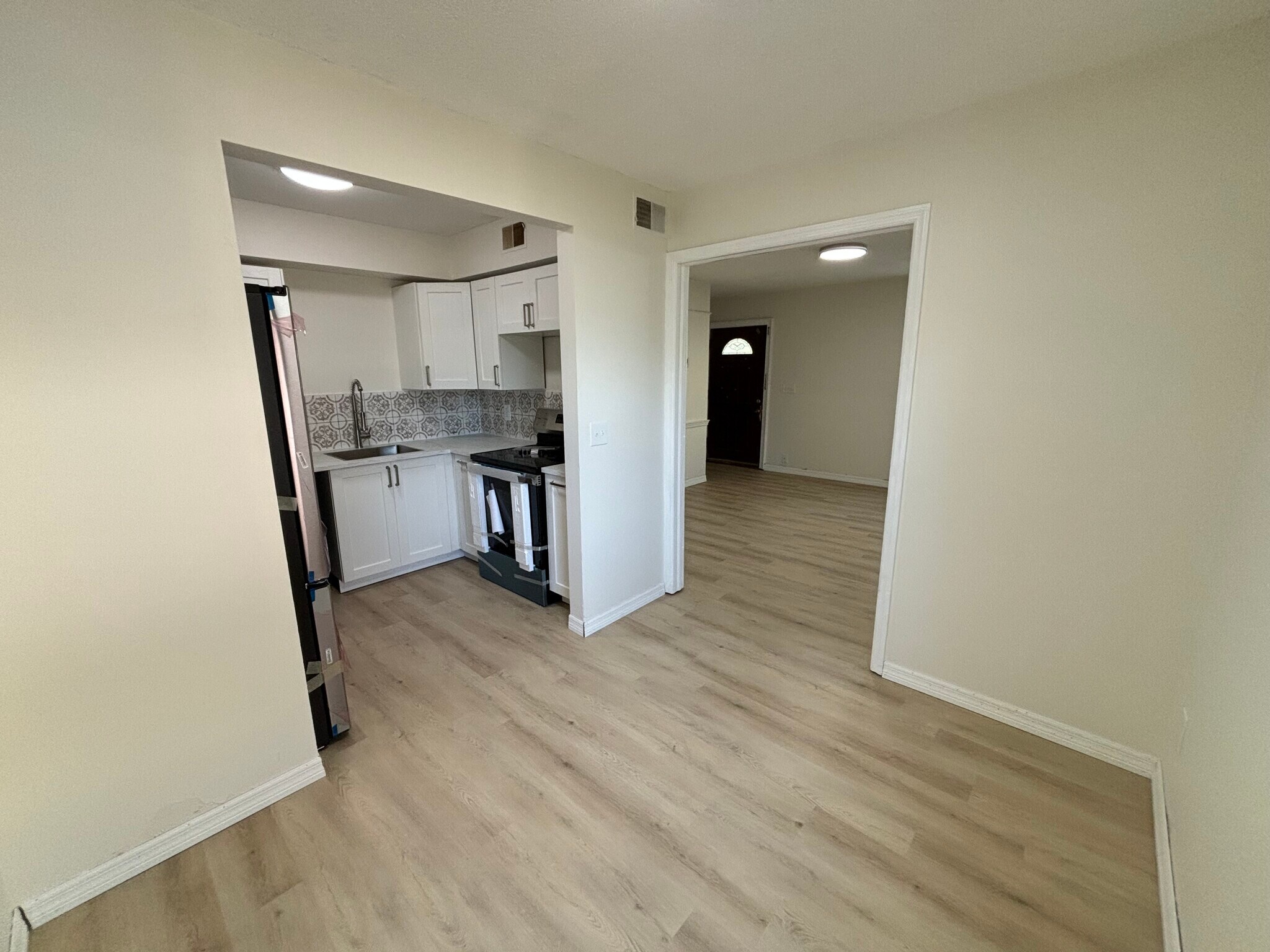 Building Photo - 1219 E Mohawk Ave