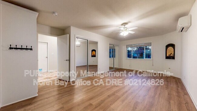 Building Photo - 2450 Grosse Ave