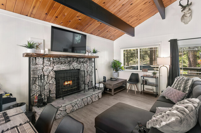 Building Photo - 32240 Fern Dr