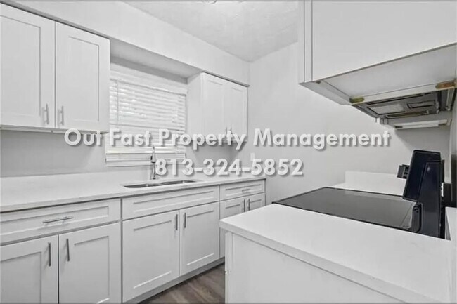 Building Photo - 2920 Emerson Ave S