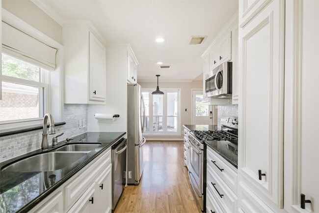 Building Photo - 9714 Railton St