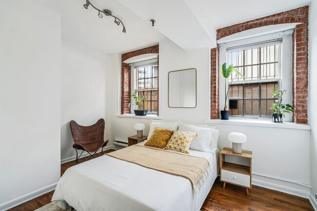 Building Photo - 347 Varick St