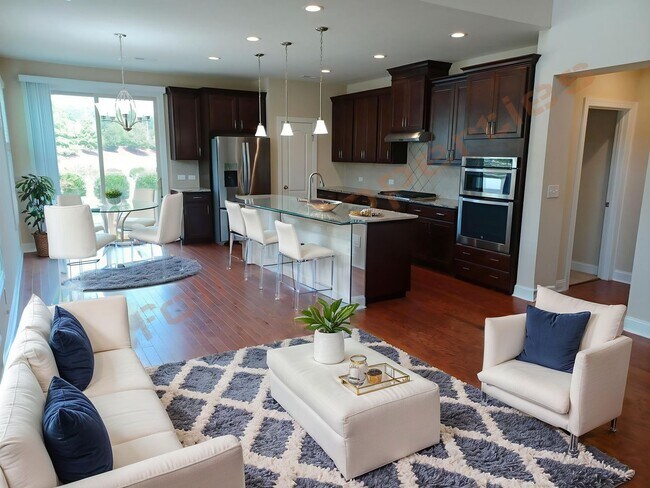 Building Photo - Luxury 5 Bedroom, 3 Bath, 2-Car Garage End...