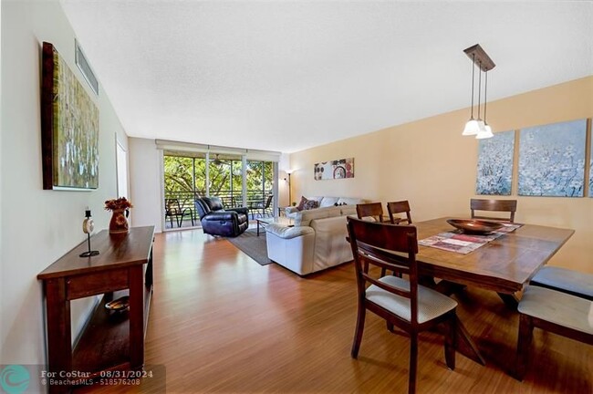 Building Photo - 3507 Oaks Way