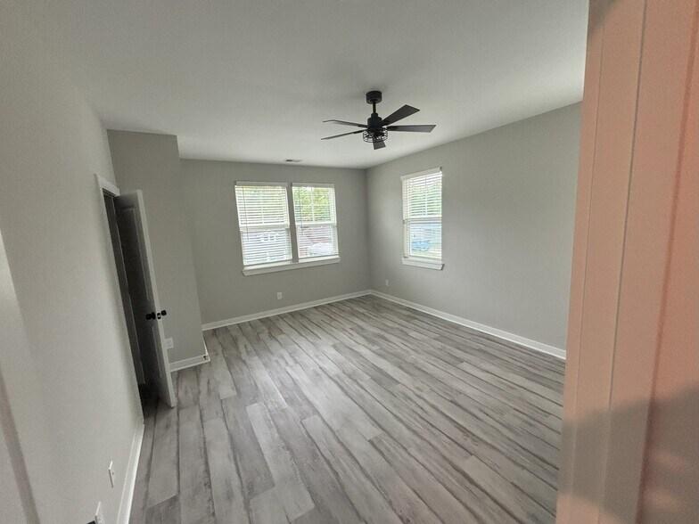 Building Photo - 439 Hobbs Ave