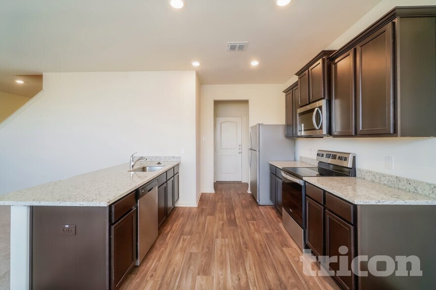 Building Photo - 732 Shoal Crk
