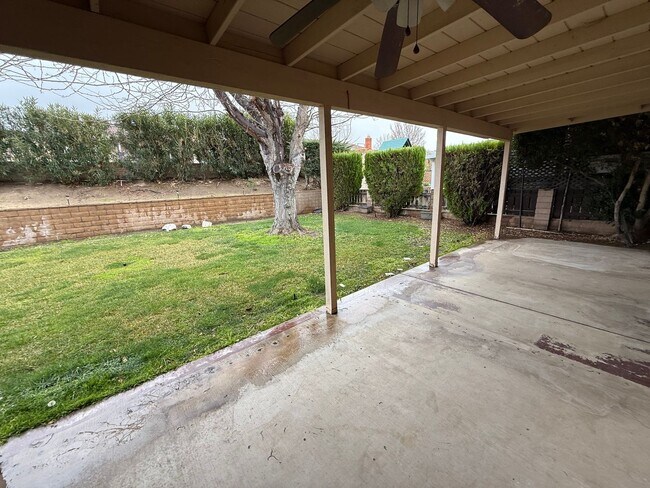 Building Photo - Victorville- Spring Valley Lake, 3 Bedrooms 2 bathrooms, New Paint