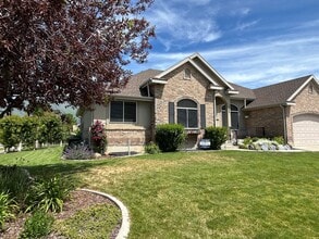 Building Photo - 3 Bedroom 2.5 Bathroom Upstairs Unit in Spanish Fork!