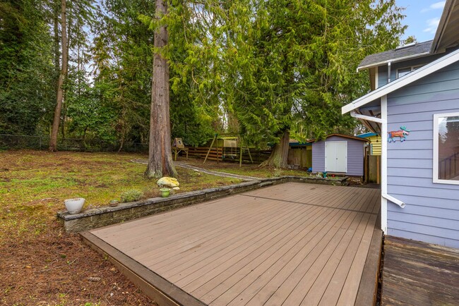 Building Photo - 16725 10th Ave NE