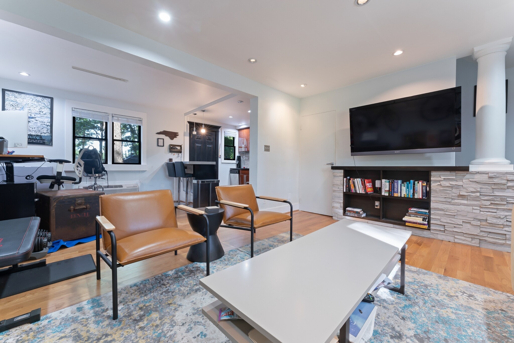 Building Photo - 929 St Marys St