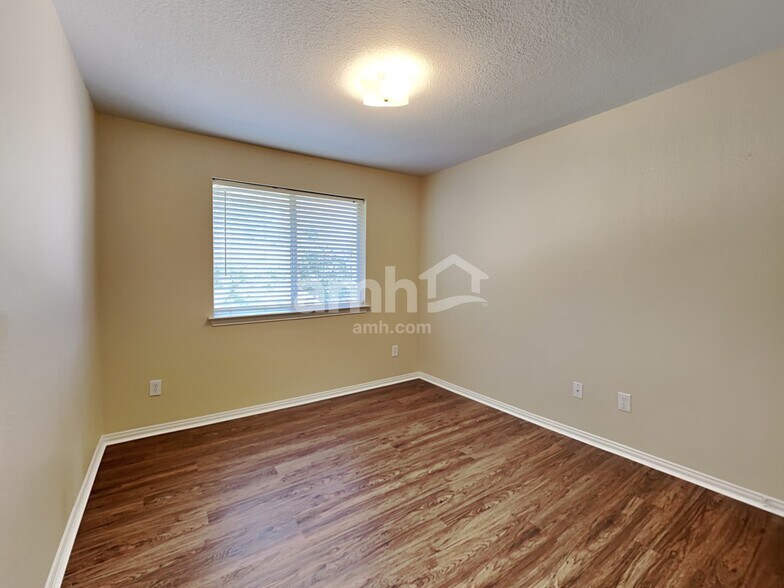 Building Photo - 5401 Pecan Creek Cir